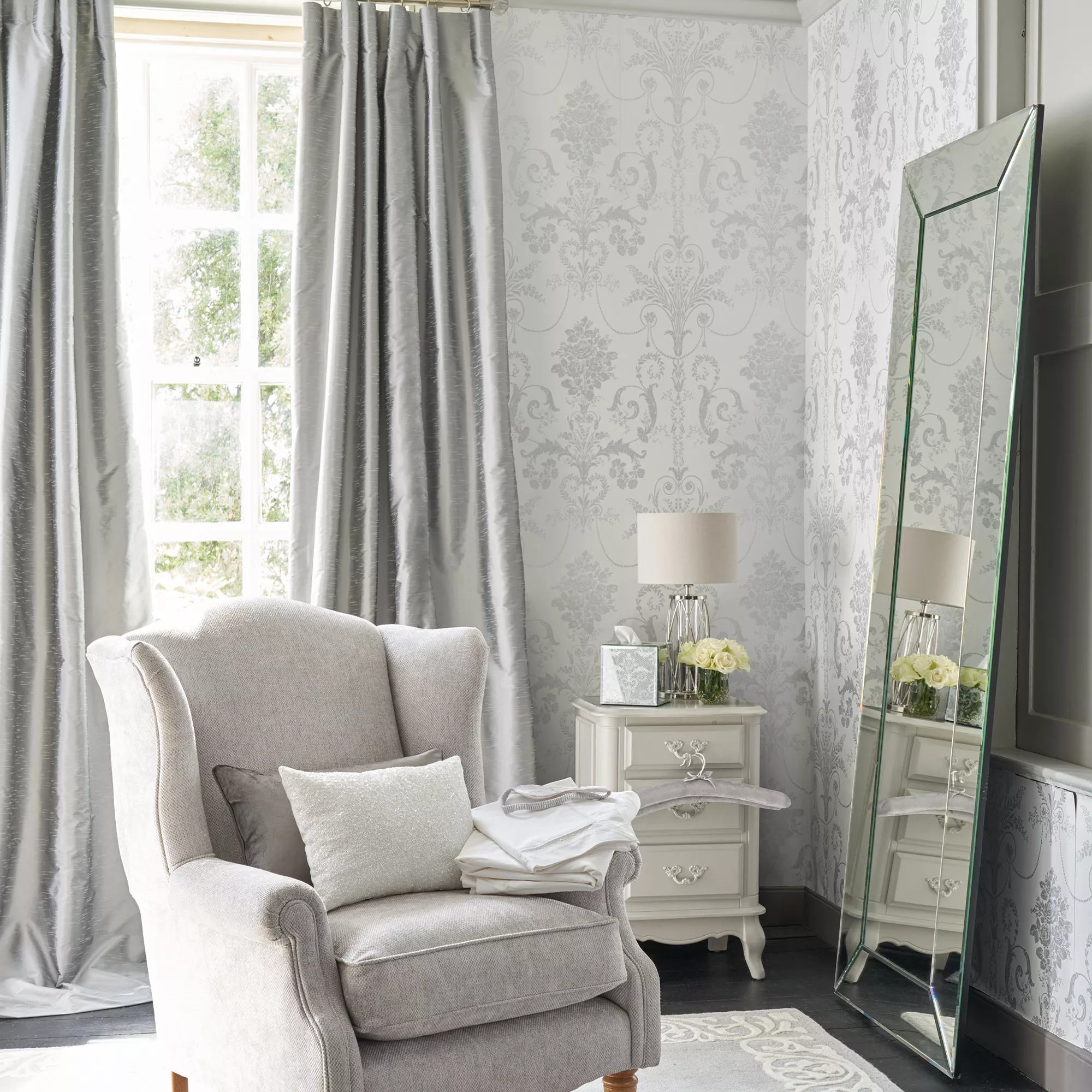 Laura Ashley Josette Damask Silver Effect Smooth Wallpaper 6 Laura Ashley Josette Damask Silver Effect Smooth Wallpaper - Image 4